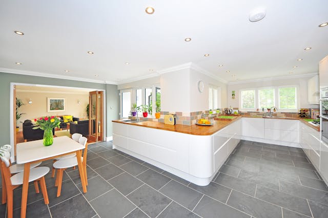 Kitchen With L shaped counter
